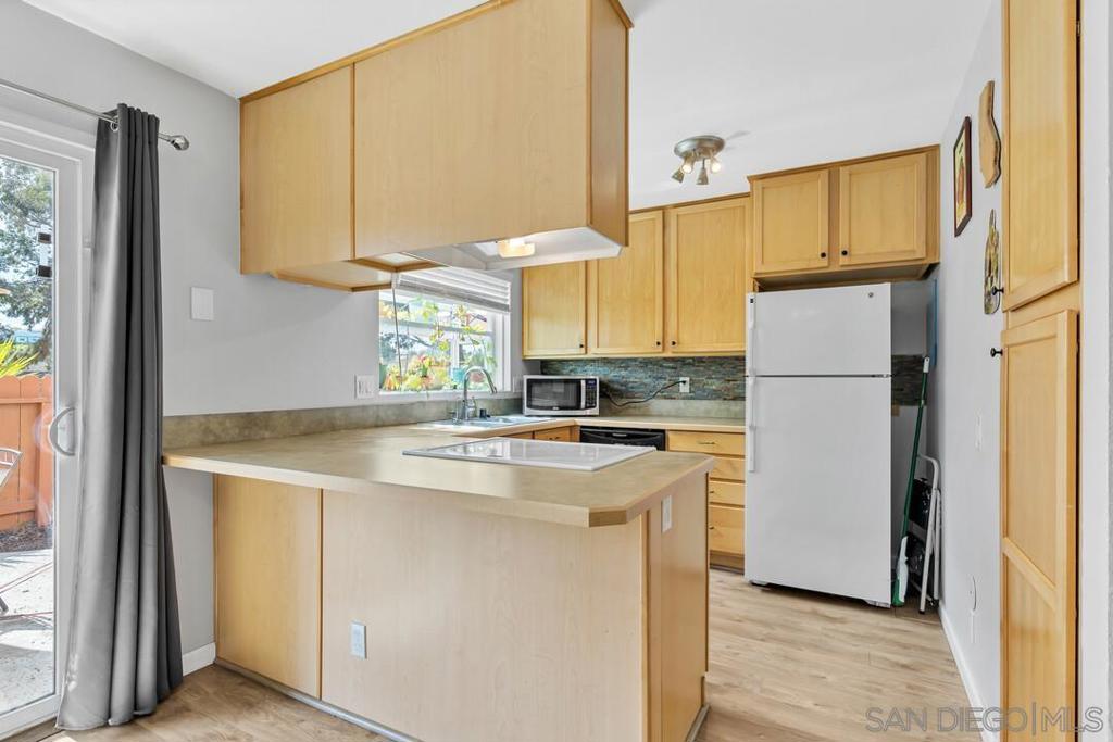 5875 Reo Ter C Property Photo 6