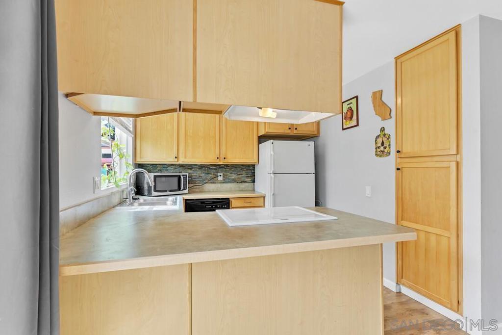5875 Reo Ter C Property Photo 7