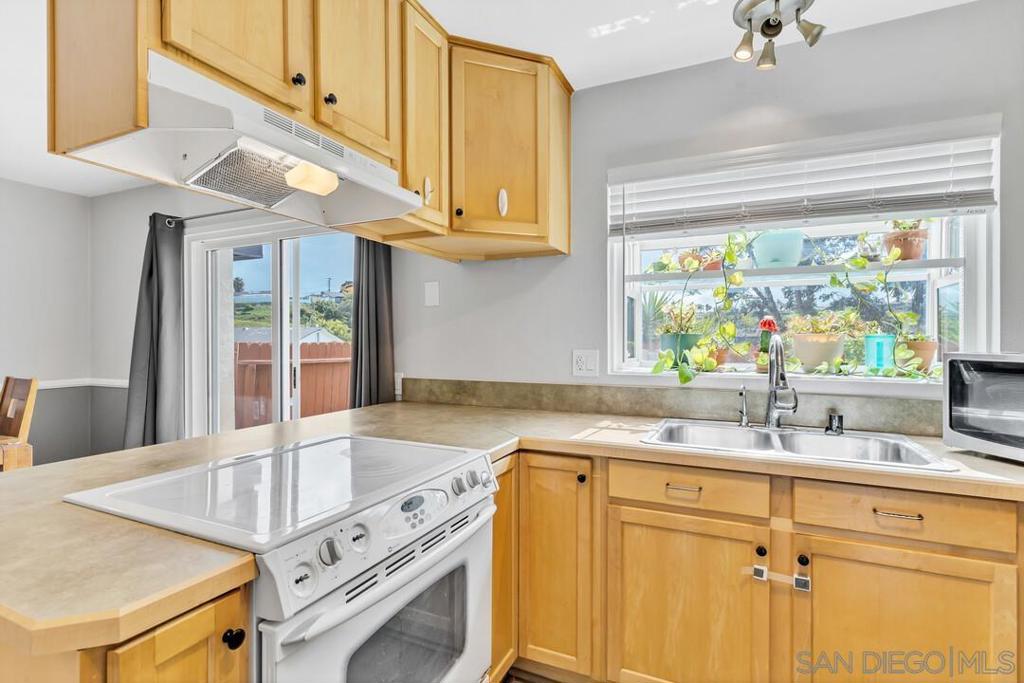 5875 Reo Ter C Property Photo 8
