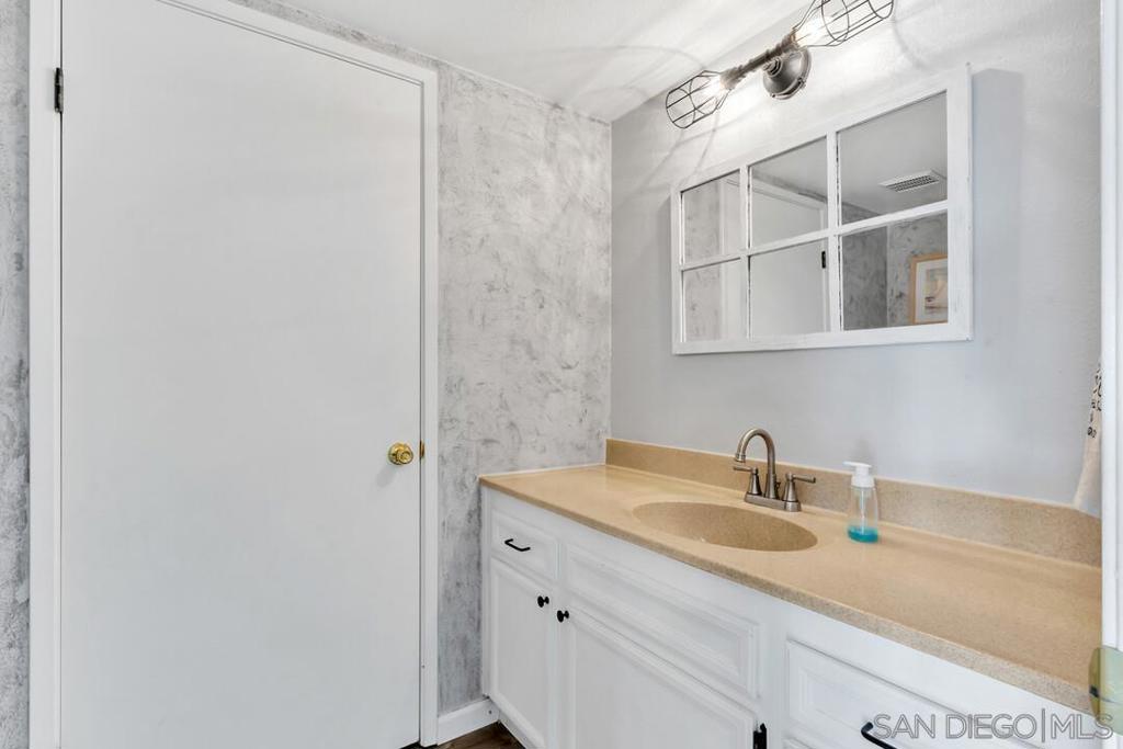 5875 Reo Ter C Property Photo 11