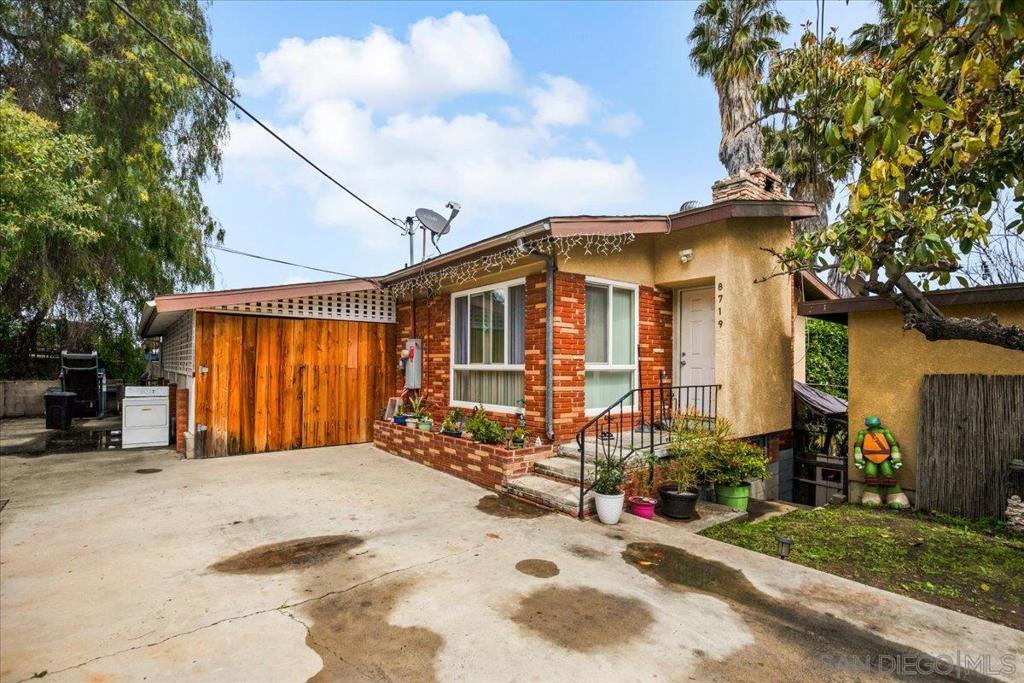 8719 Gardena Rd Property Photo