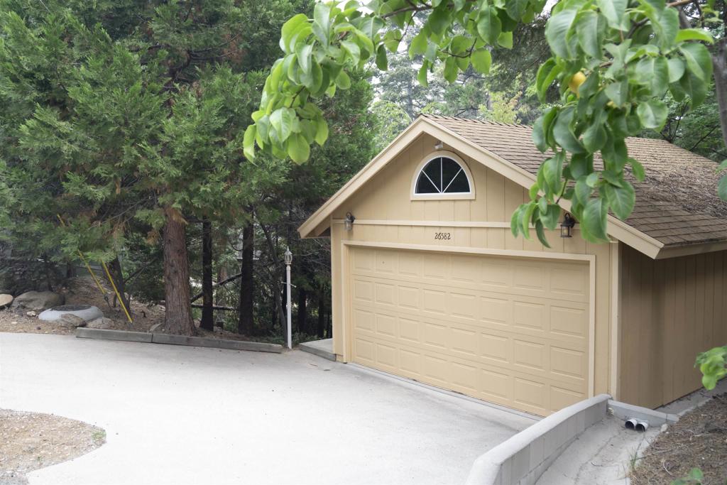 26582 Lake Forest Drive Property Photo 2
