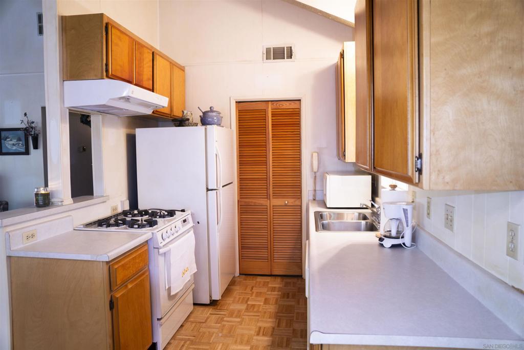26582 Lake Forest Drive Property Photo 8