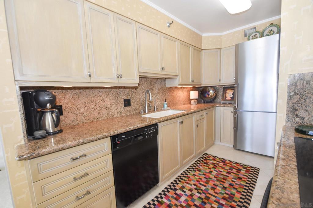 1750 Avenida Del Mundo 1406 Property Photo 8