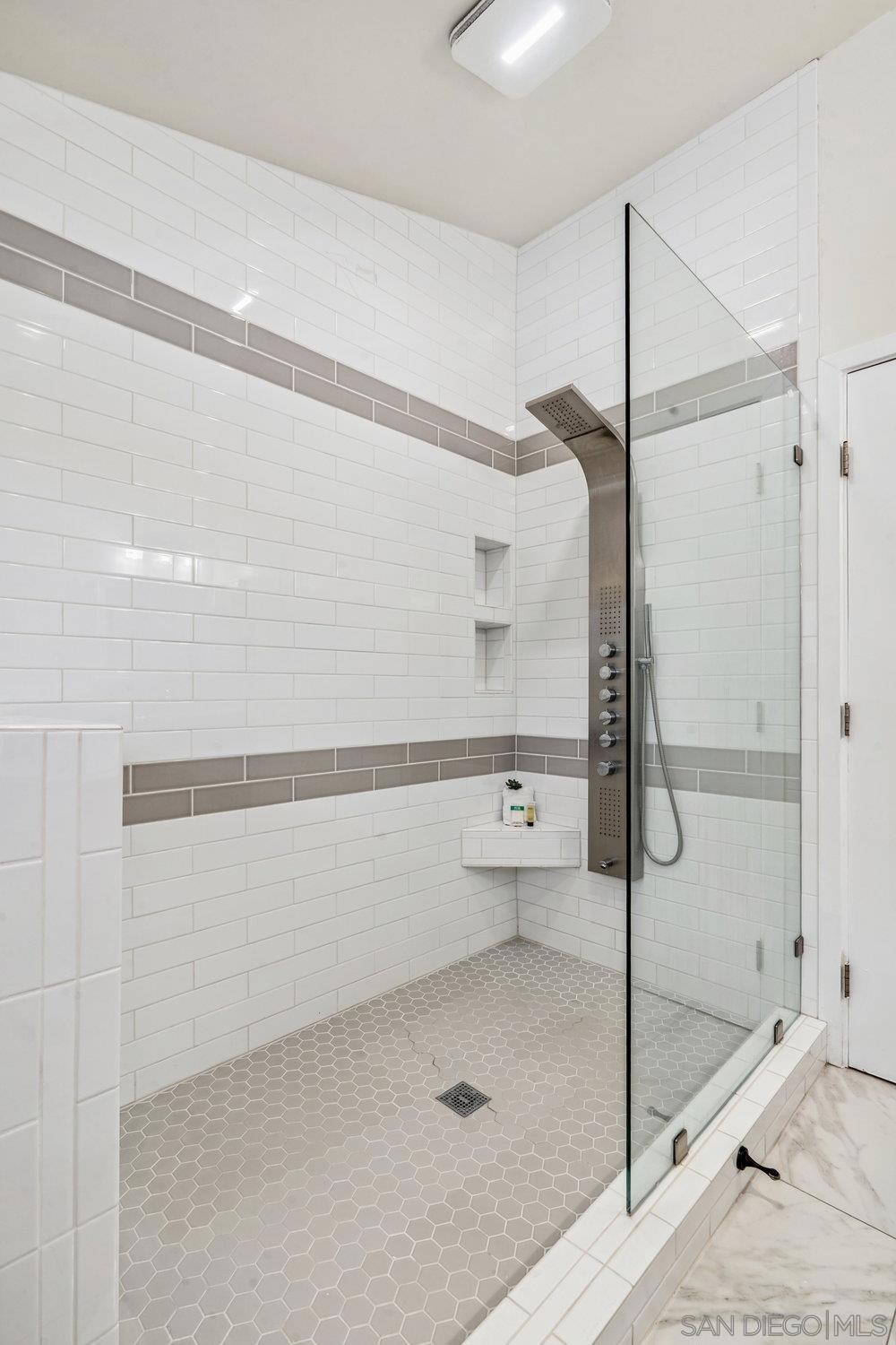 2324 Walmar Ln Property Photo 43