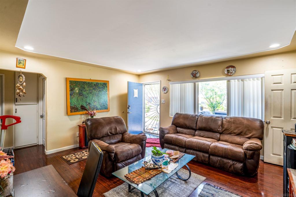 871 Cardiff St Property Photo 3