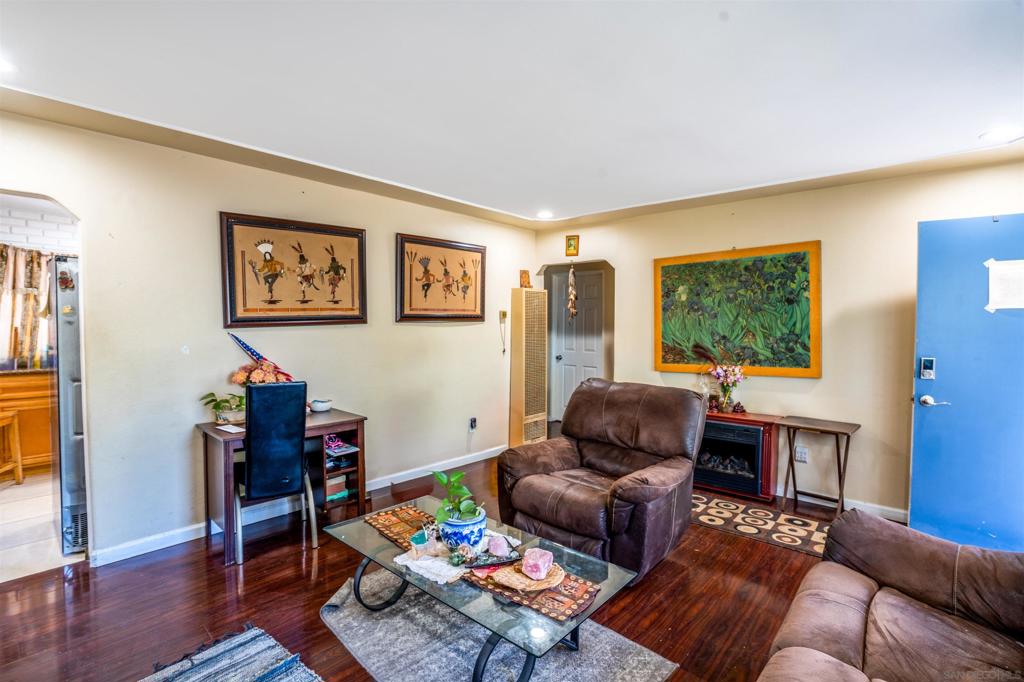 871 Cardiff St Property Photo 4
