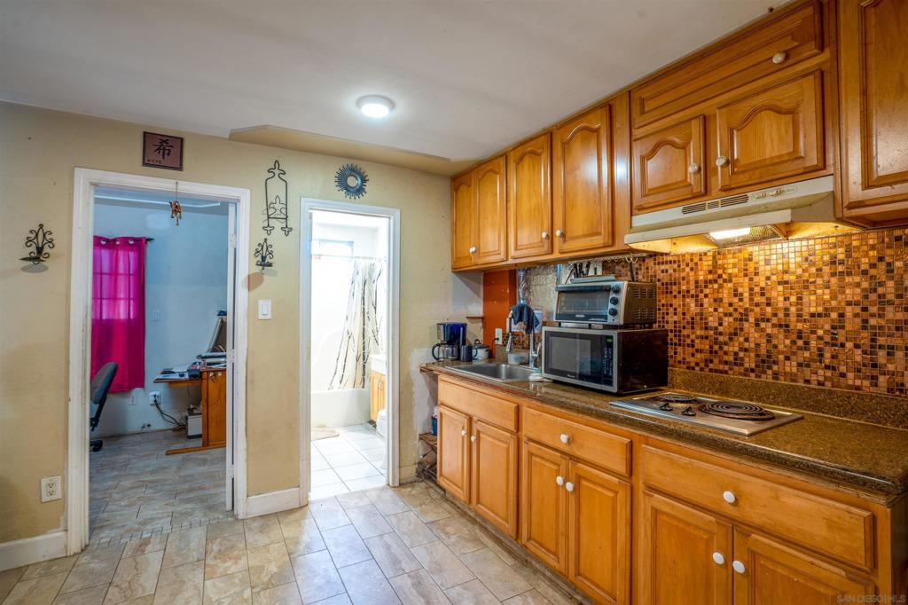 871 Cardiff St Property Photo 7