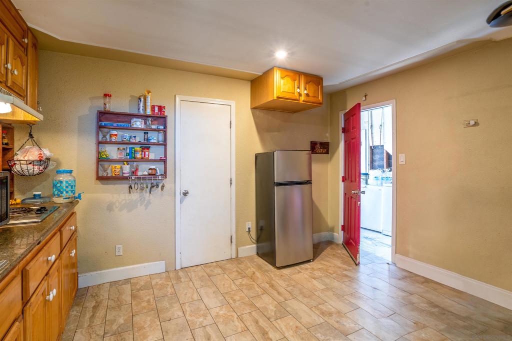871 Cardiff St Property Photo 8