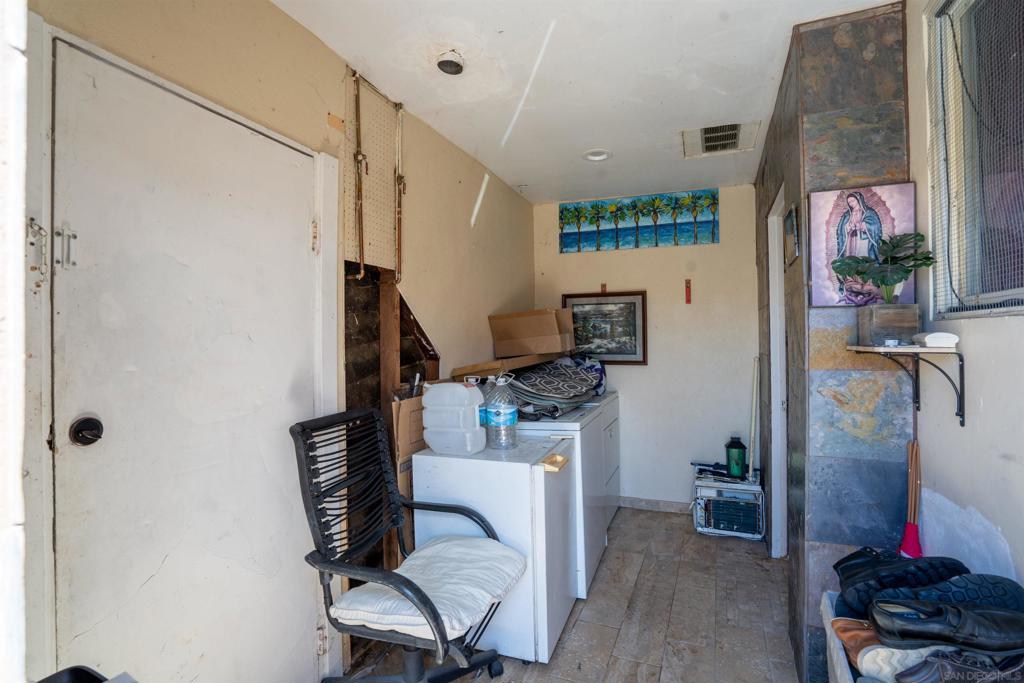 871 Cardiff St Property Photo 10