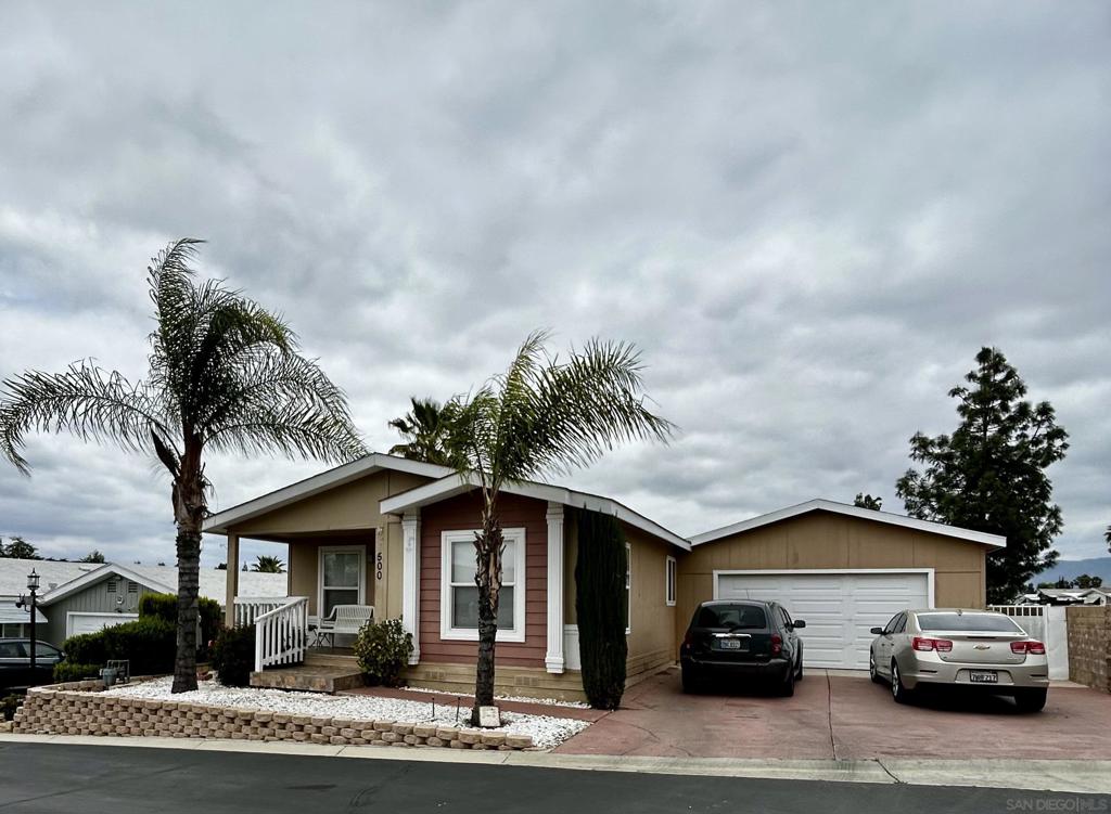 500 Bahama Dr Property Photo 1