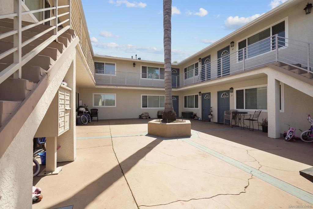 481 Palm Ave Property Photo 4