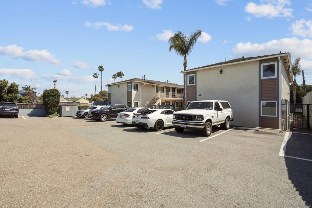 481 Palm Ave Property Photo 5