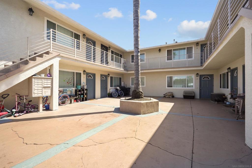 481 Palm Ave Property Photo 6