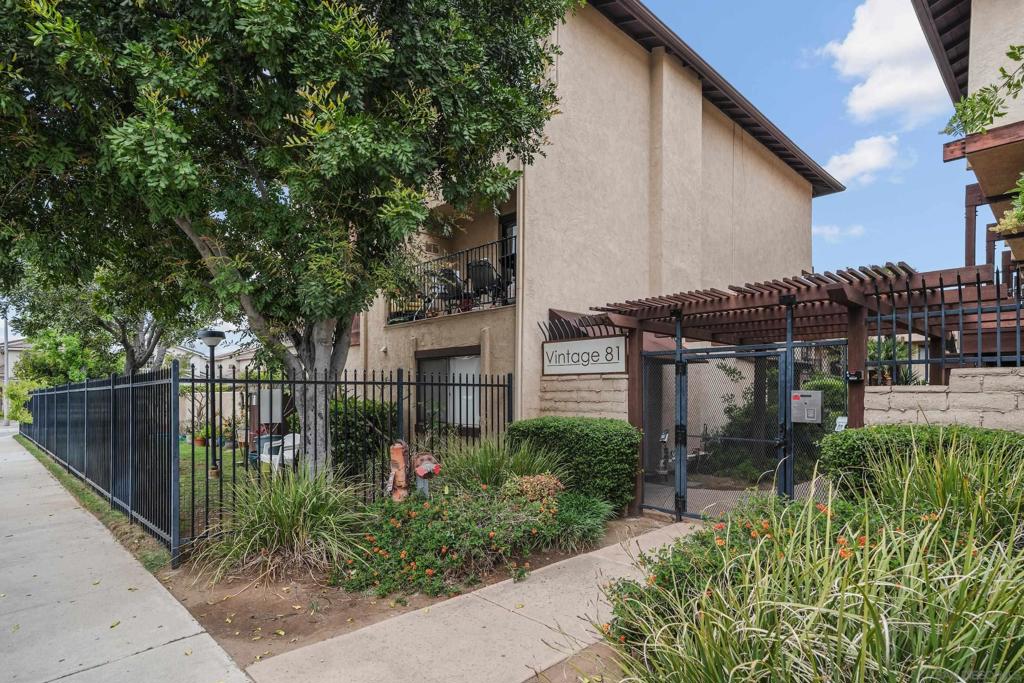 1164 Decker St Unit A Property Photo 3