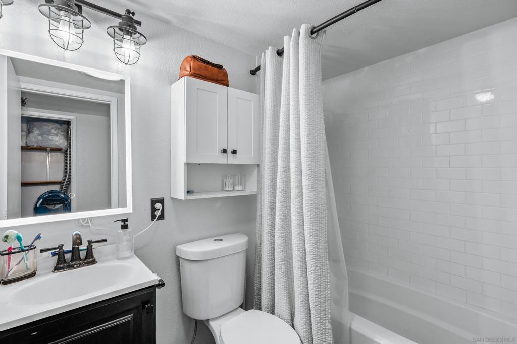 1164 Decker St Unit A Property Photo 17