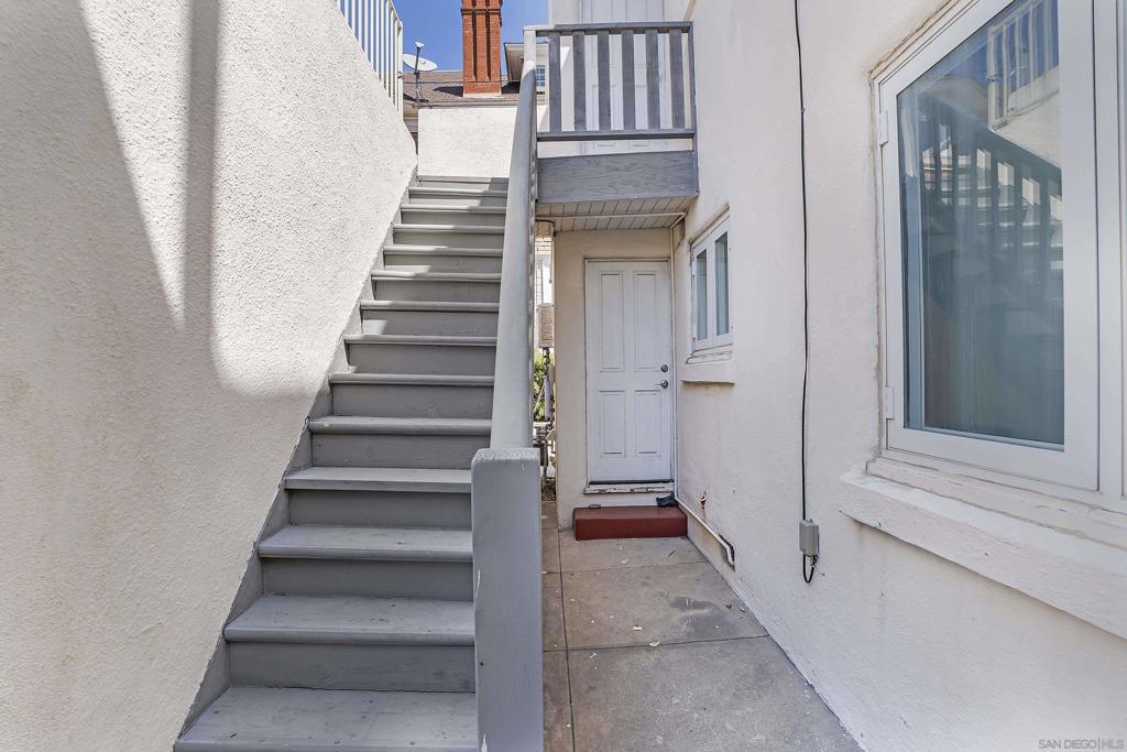 130 Ivy St Property Photo 17