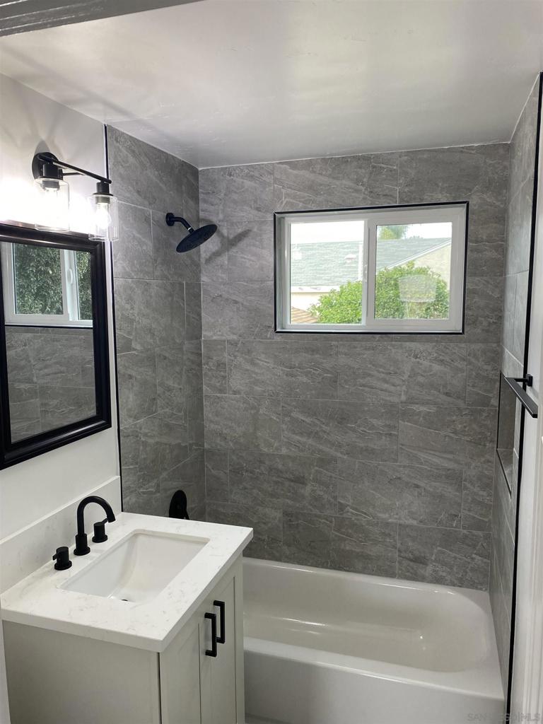 6744 N Elman Street Property Photo 52
