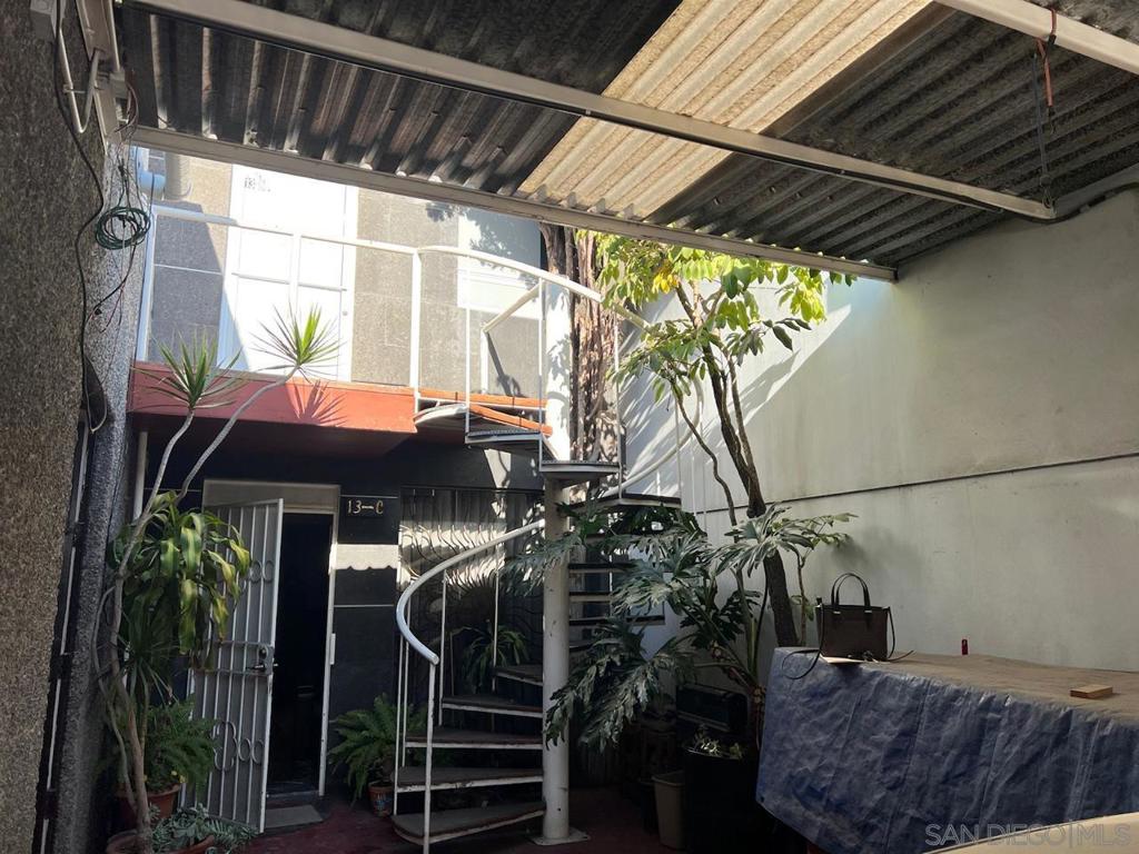 10025 Juan Cordero St Property Photo 9