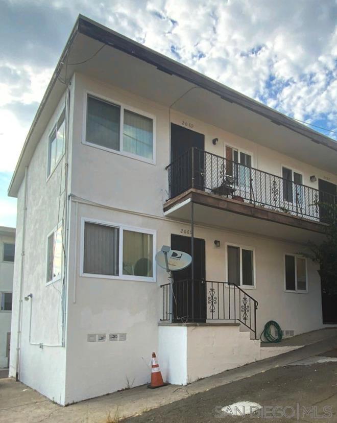 2065 San Diego Ave Property Photo 3