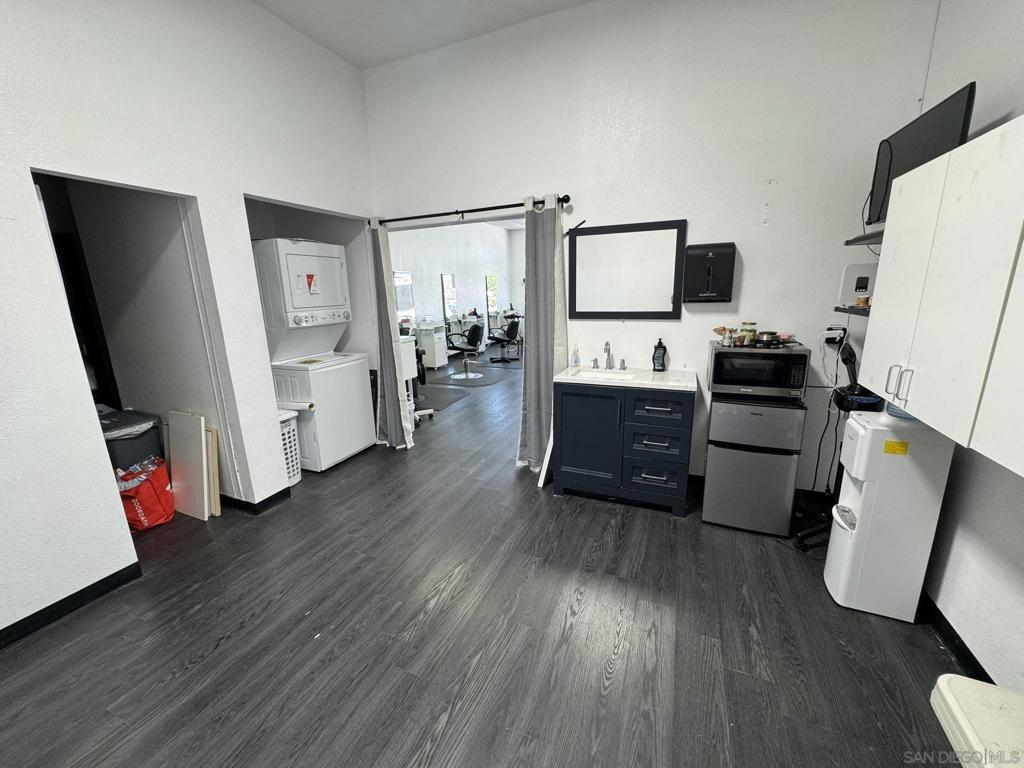 12243 Woodside Ave Property Photo 13