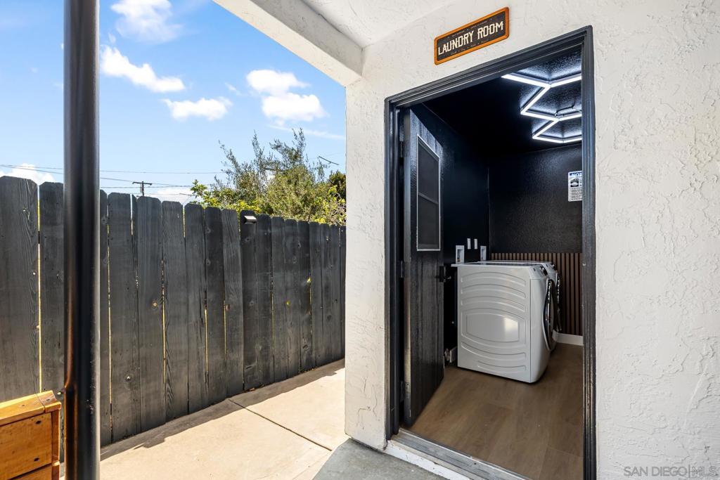 4162 Arizona Street Property Photo 8