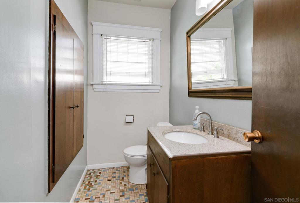 304 Kalmia St Property Photo 27