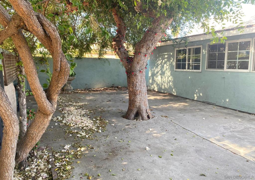 411 33rd St Property Photo 1
