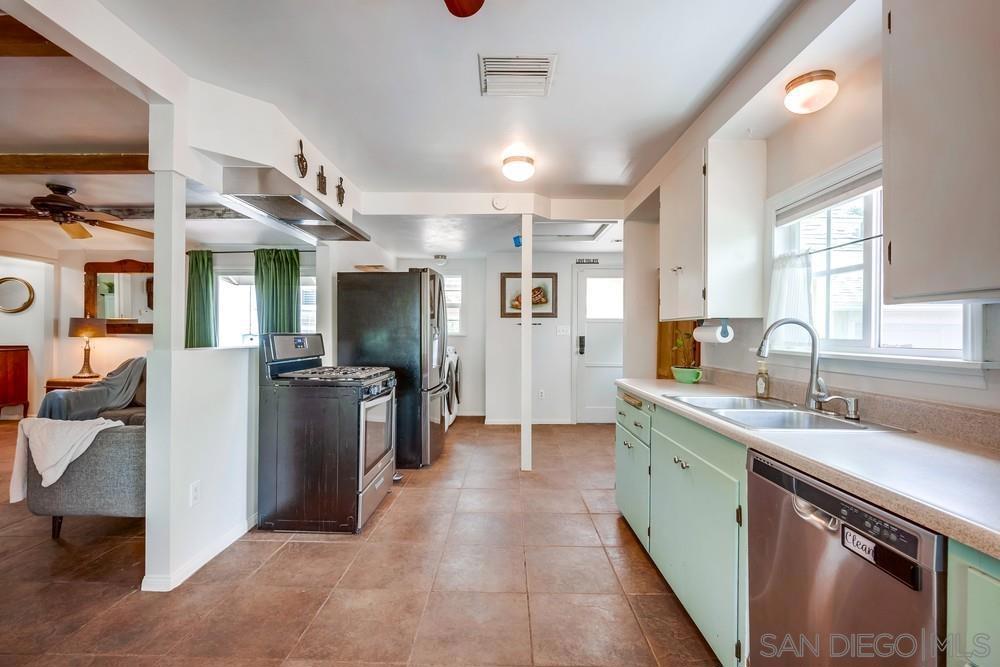 12321 Fremont St Property Photo 6
