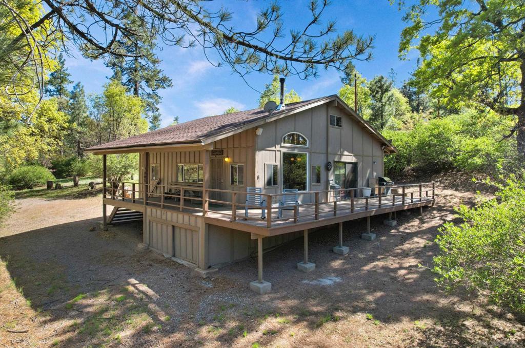 305 Los Huecos Property Photo 1