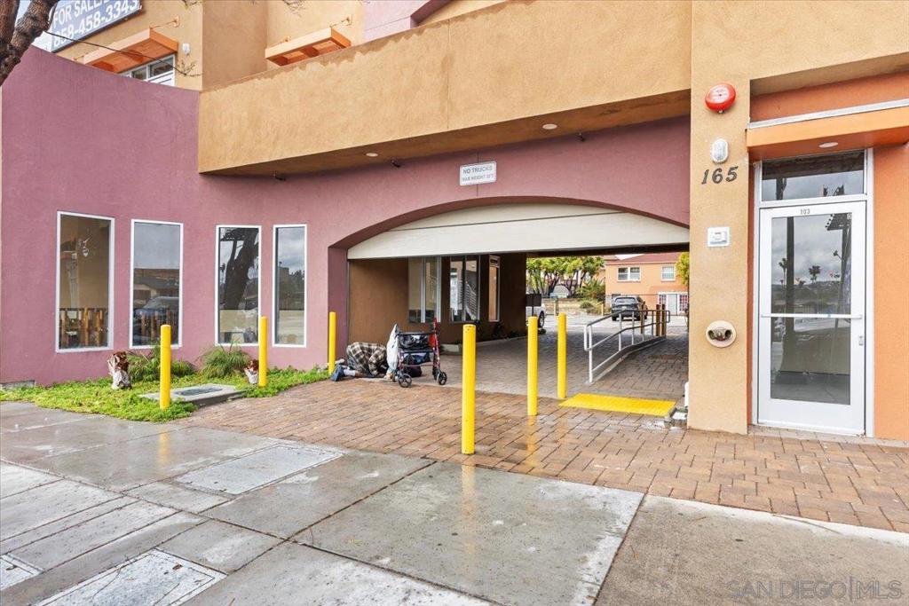 165 W San Ysidro Blvd Property Photo 39