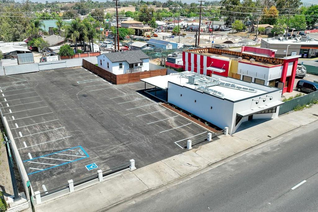 1045 Main Property Photo 3