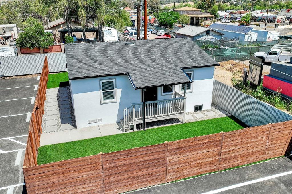 1045 Main Property Photo 4