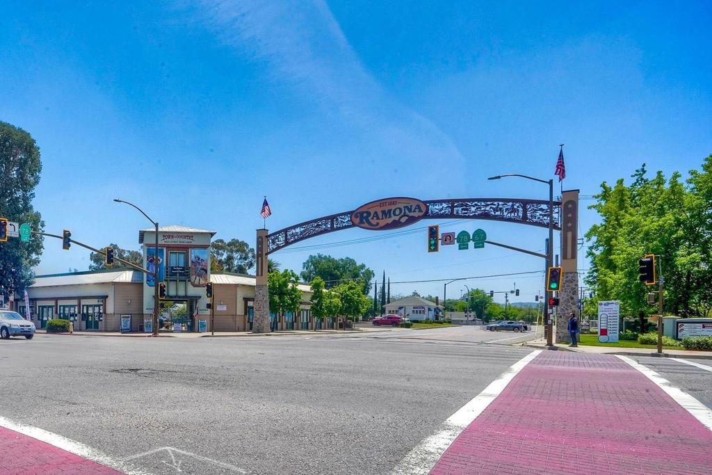 1045 Main Property Photo 17