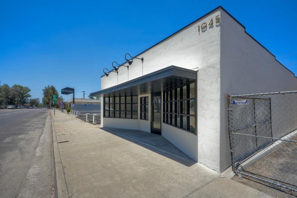 1045 Main Property Photo 22