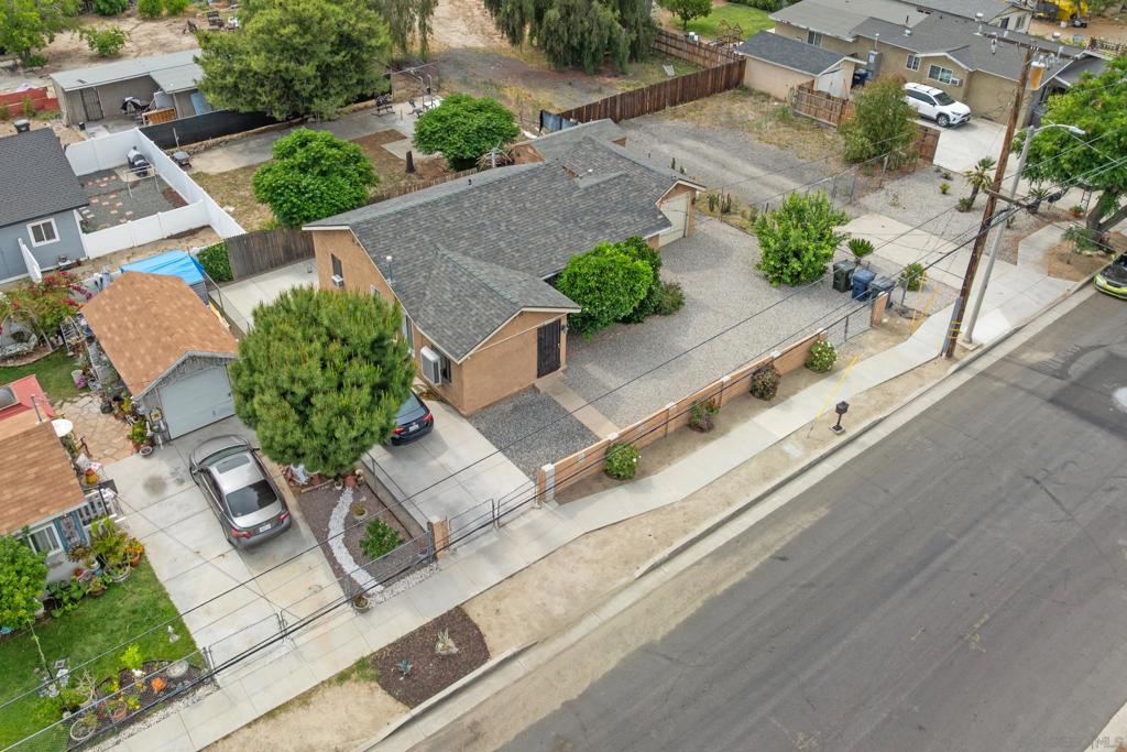 1317 Clay St Property Photo 1