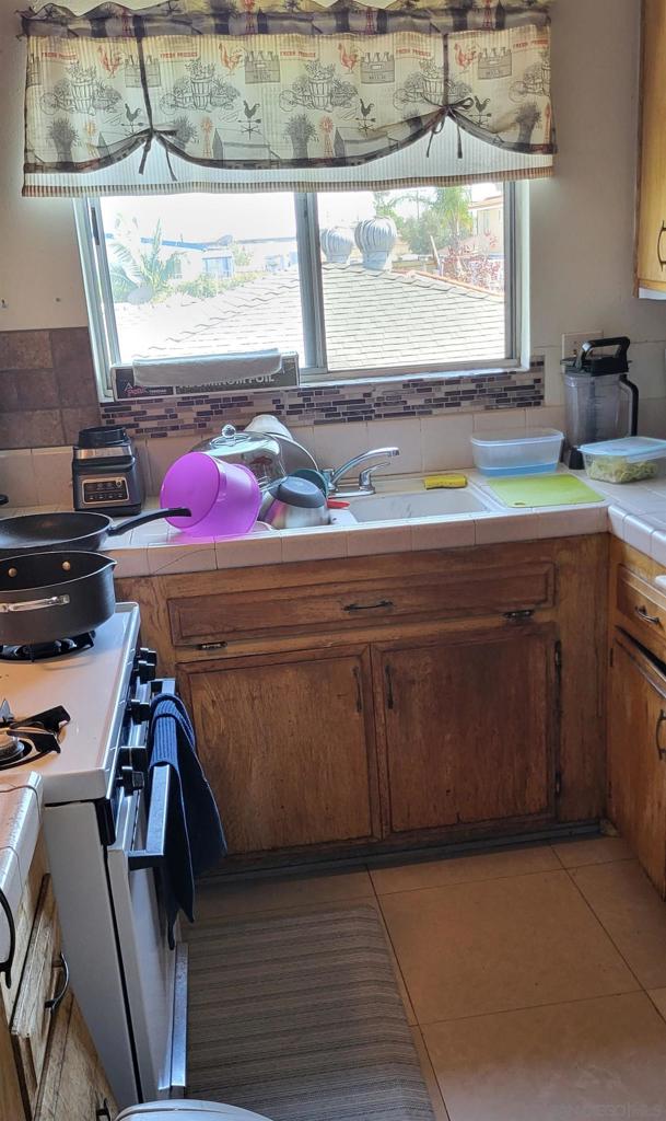 4048 Menlo Property Photo 4