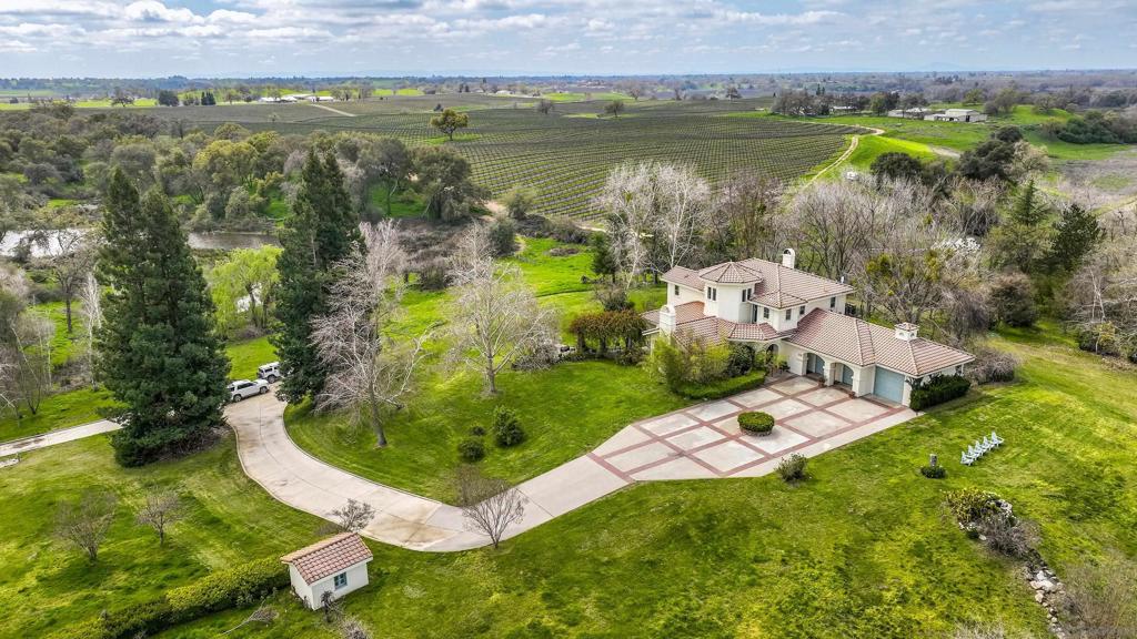 24943 N Mcintire Road Property Photo 1