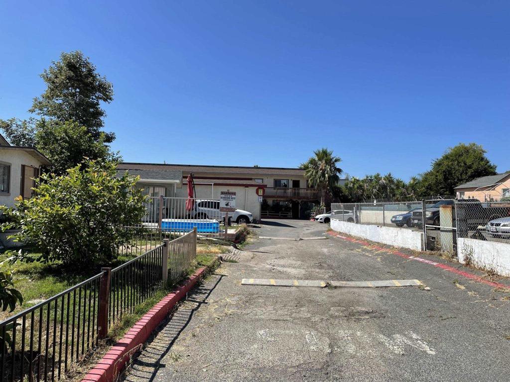468 W Los Angeles Dr Property Photo 2