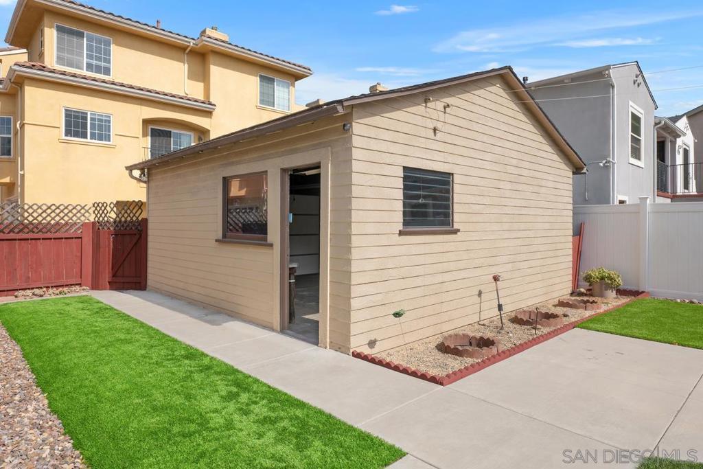 4365 Kansas Property Photo 31