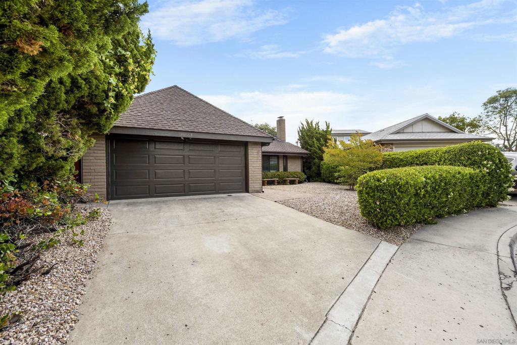 11183 Linares Property Photo 1