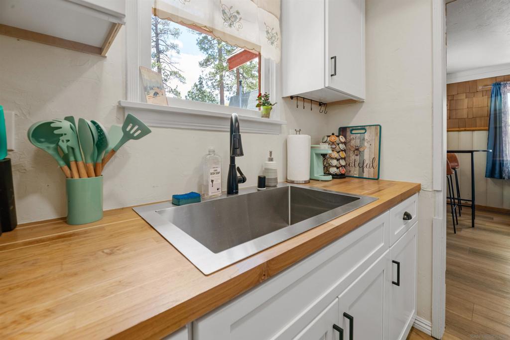 568 Wanita Ln Property Photo 9