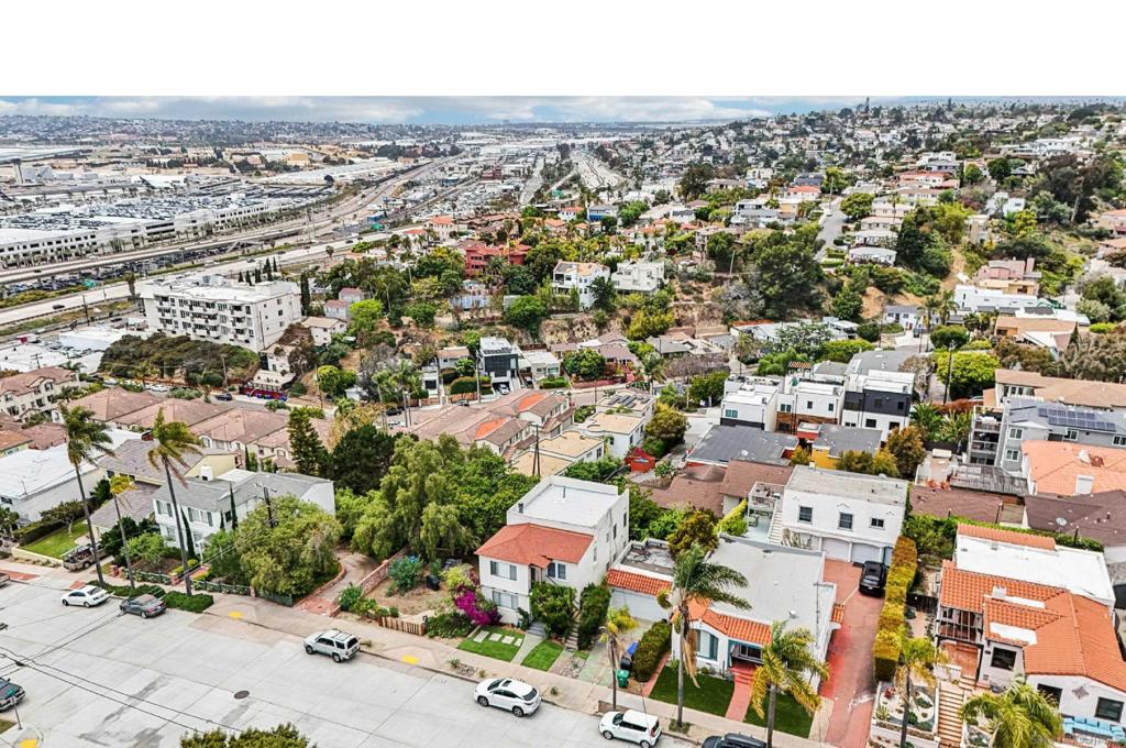 1040 W Redwood Street Property Photo 2