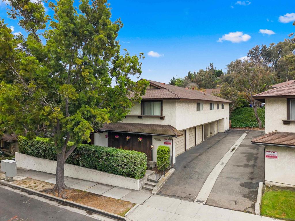 2139 Via Esmarca Property Photo 2