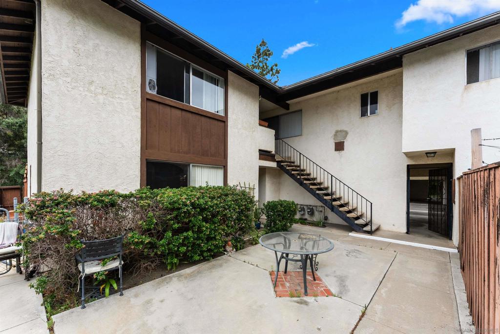 2139 Via Esmarca Property Photo 6