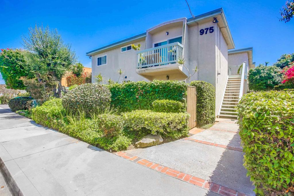975 Laguna Dr Property Photo 1