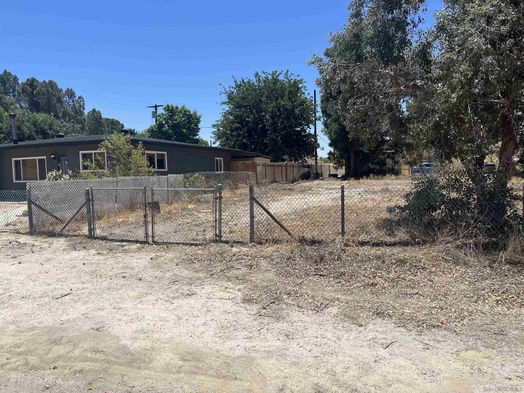 1266 Railroad Street Property Photo 1