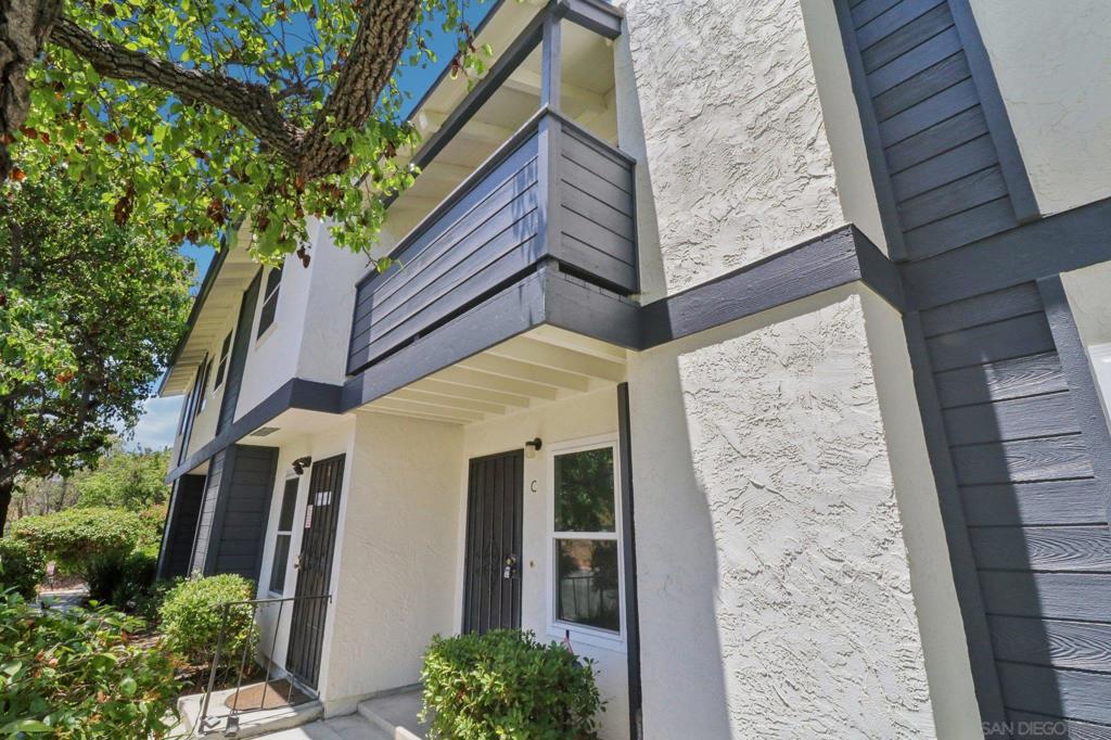 5890 Reo Ter. C Property Photo 1