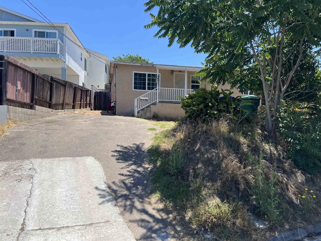 3647 Lemona Ave Property Photo 1