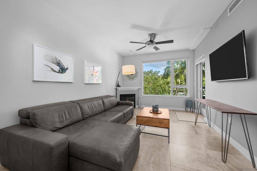 300 W Beech St 204 Property Photo 1